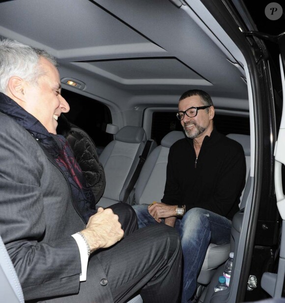 George Michael, en bien meilleure forme, après un dîner entre amis dans un hôtel de luxe de Londres, le 23 janvier 2012.