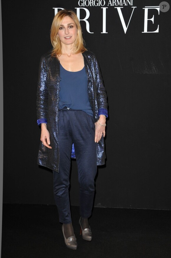 Julie Gayet lors de son arrivé au défilé Armani Privé le 24 janvier à Paris