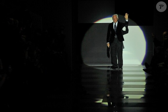 Giorgio Armani à l'issue de son défilé Armani Privé à Paris le 24 janvier 2012