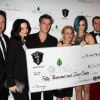 Katy Perry, David Arquette et Balthazar Getty lors de la soirée caritative pour l'association Givelove.org au club 1 OAK à Las Vegas, le 27 janvier 2012