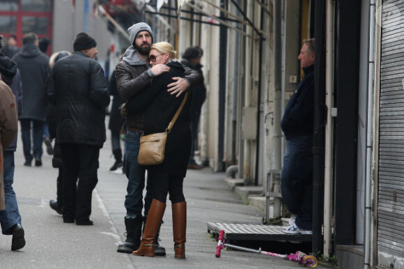 Katherine Heigl et son mari Josh Kelley : Les amoureux s'offrent un moment romantique lorsqu'ils visitent les puces de Saint-Ouen à Paris le 29 janvier 2012