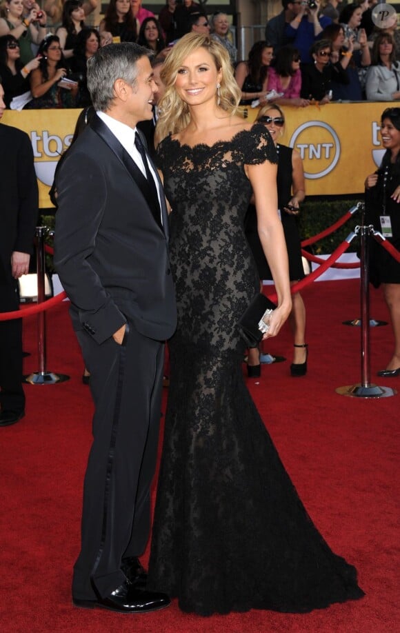 George Clooney et Stacy Keibler, un des couples les plus glamour de la cérémonie des SAG Awards à Los Angeles, le 29 janvier 2012.