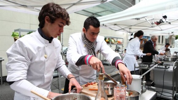 Retour sur le premier épisode de Top Chef, saison 3 - Gérald et Ruben en plein travail
