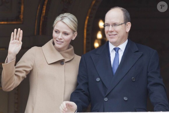 Le prince Albert de Monaco et la princesse Charlene lors des célébrations de sainte Dévote le 26 janvier 2012. Le 2 février, le souverain monégasque a officiellement présenté son épouse aux élus du Conseil national.
