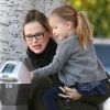 A quelques jours de son accouchement, Jennifer Garner reste toujours aussi active à Los Angeles le 3 février 2012