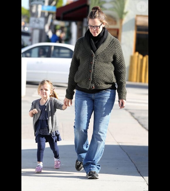 Jennifer Garner enceinte, et sa fille Seraphina à Los Angeles le 3 février 2012