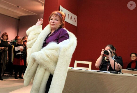 Régine lors de la vente aux enchères Régine, mode et petits papiers à l'espace Trajan le 4 février 2012