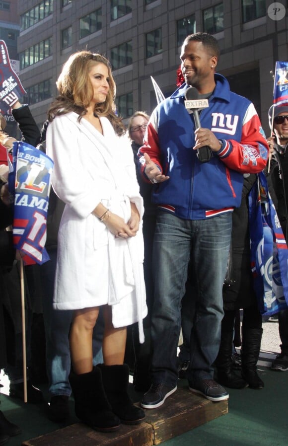 Maria Menounos a tenu sa parole : après le pari perdu du Super Bowl, elle s'est déshabillée au coeur de Manhattan, arborant un bikini aux couleurs des New York Giants. Le 6 février 2012.