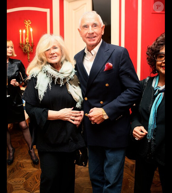 Le prince Von Anhalt et Connie Stevens lors de l'anniversaire de Zsa Zsa Gabor (95 ans) chez elle à Los Angeles le 6 février 2012