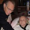 Zsa Zsa Gabor, alitée, lors de son 95ème anniversaire, à Los Angeles, le 6 février 2012
