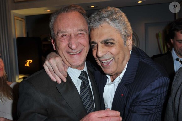 Bertrand Delanoë et Enrico Macias au dîner du CRIF, à Paris, le 8 février 2012.