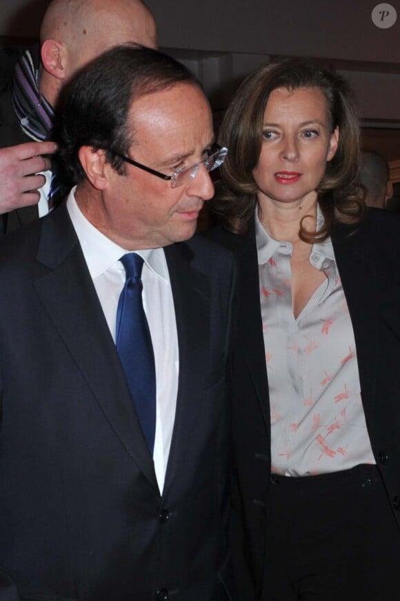François Hollande et Valérie Trierweiler au dîner du CRIF, à Paris, le 8 février 2012.