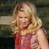 La superbe Amber Heard passe l'après-midi accompagnée de son chien dans un parc à Los Angeles, le 8 février 2012.