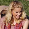 Amber Heard profite du soleil californien au cours d'un après-midi dans un parc. Los Angeles, le 8 février 2012.