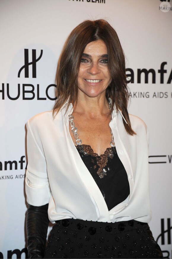 Carine Roitfeld, à New York, assistait dans une robe Givenchy haute couture au gala de l'amfAR. Le 8 février 2012.