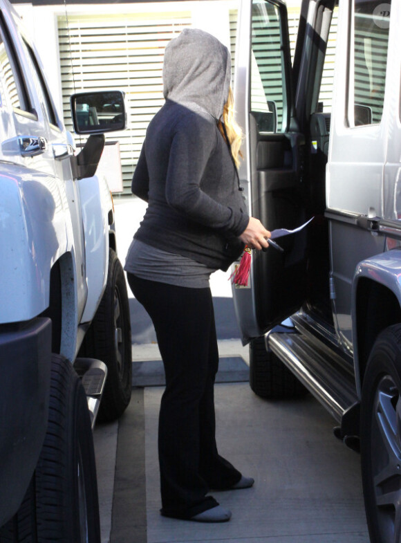Hilary Duff se rend à son cours de sport, le vendredi 10 février 2012, à Los Angeles.