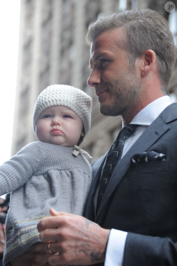 Harper Beckham déjà star à New York après le show de Victoria en plein coeur de Manhattan. Le 2 février 2012