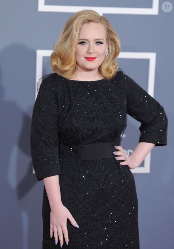 La chanteuse Adele rayonnante lors des Grammy Awards le 12 février 2012