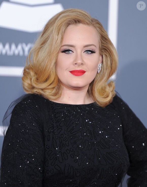 Splendide ! La chanteuse Adele a charmé les Grammy Awards le 12 février 2012