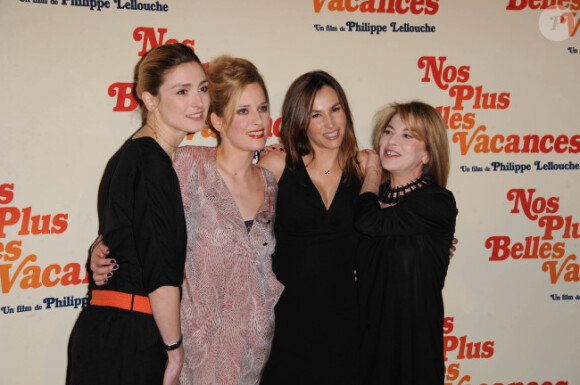 Julie Gayet, Julie Bernard, Vanessa Demouy et Nicole Calfan lors de l'avant-première du film Nos plus belles vacances à Paris le 13 février 2012