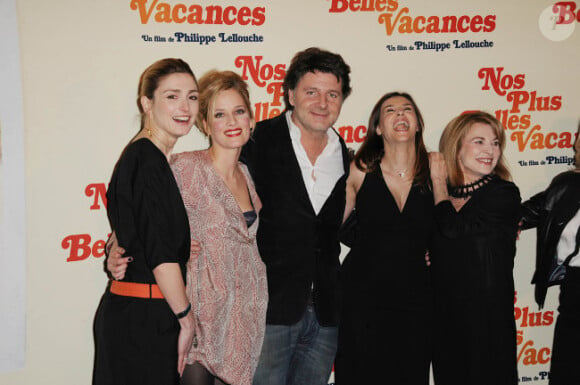 Julie Gayet, Julie Bernard, Philippe Lellouche, Vanessa Demouy et Nicole Calfan lors de l'avant-première du film Nos plus belles vacances à Paris le 13 février 2012