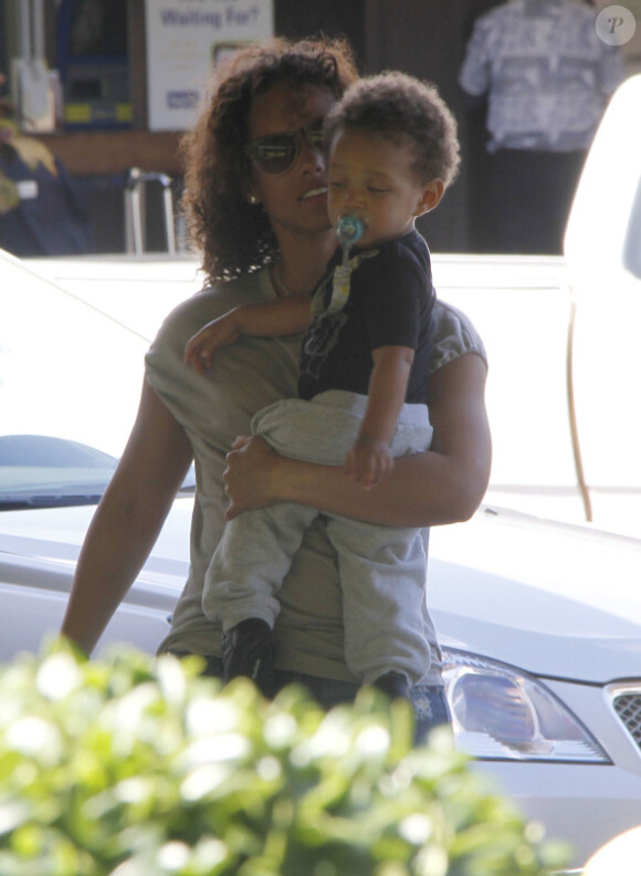 Alicia Keys et son adorable fils Egypt le 31 janvier 2012 à Hawaï