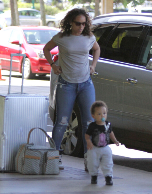 Alicia Keys et son fils Egypt le 31 janvier 2012 à Hawaï