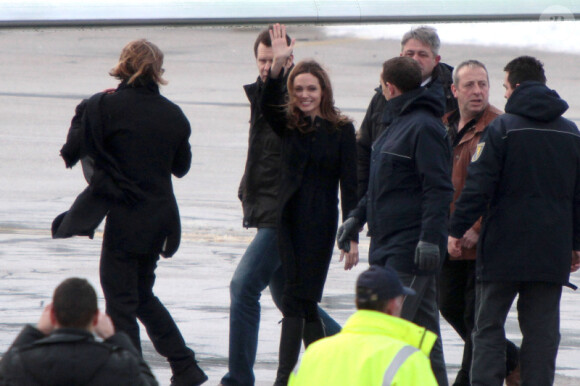Angelina Jolie et Brad Pitt quittent Sarajevo, en Bosnie, le 15 février 2012.