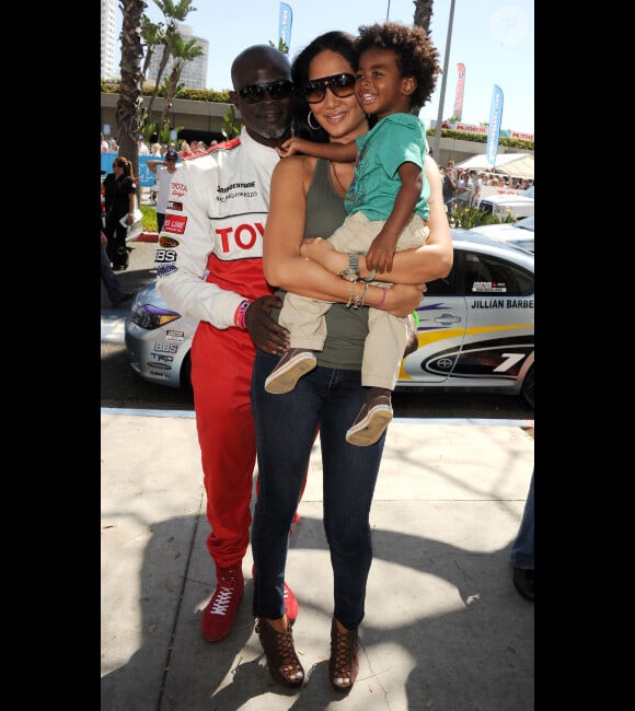 Dijimon Hounsou, Kimora Lee Simmons et leur fils Kenzo en avril 2011