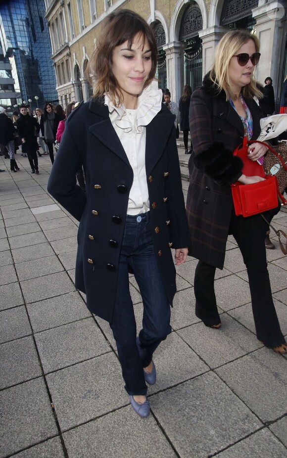 Alexa Chung lors de son arrivée au défilé Topshop à Londres le 19 février 2012