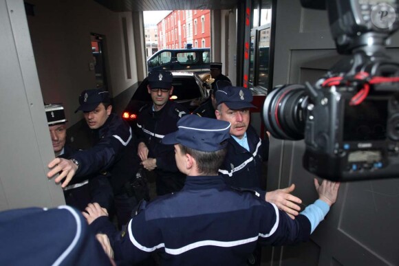 Dominique Strauss-Kahn arrive à la gendarmerie de Lille pour y être entendu dans l'affaire du Carlton, le 21 février 2012
