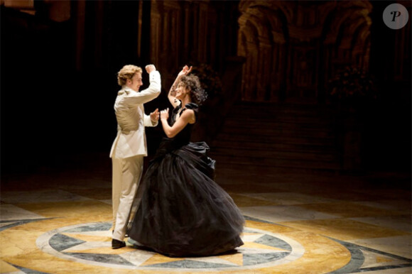 Aaron Johnson et Keira Knightley dans Anna Karenina de Joe Wright.