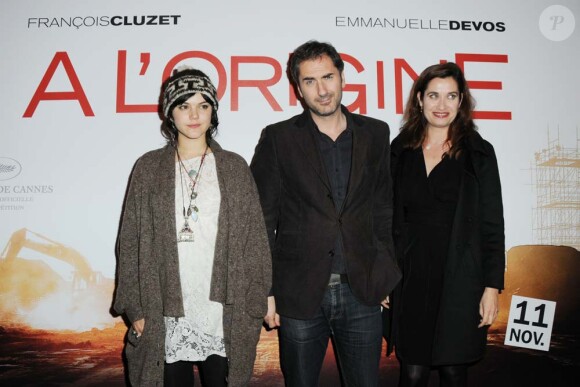 Soko, Xavier Gianolli et Emmanuelle Devos à Paris, le 5 novembre 2009.