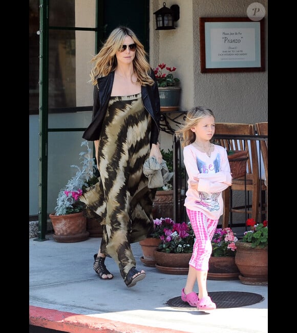 Heidi Klum, sa fille Leni et leur crinière blonde le 25 février 2012 à Los Angeles