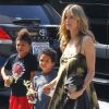 Heidi Klum avec ses enfants et sa mère Erna le 25 février 2012 à Los Angeles