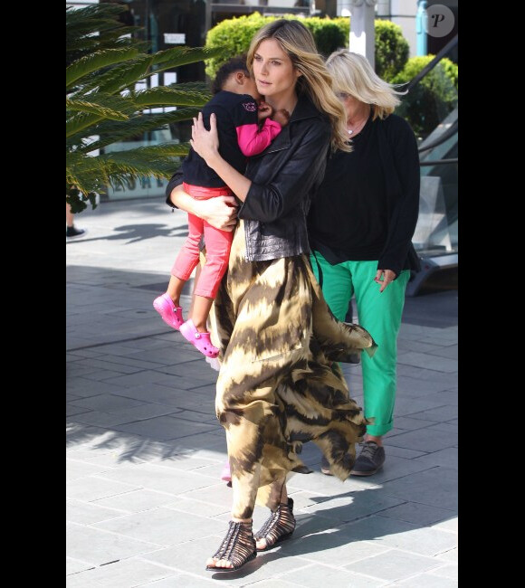 Heidi Klum avec ses enfants et sa mère Erna le 25 février 2012 à Los Angeles