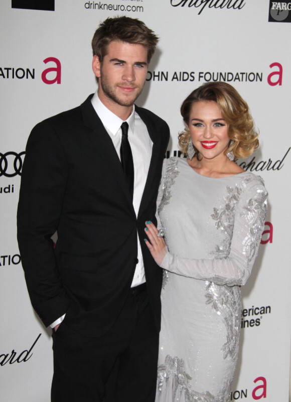 Miley Cyrus et son amoureux Liam Hemsworth ont posé lors de l'after-party des Oscars organisée par Elton John à Los Angeles. Le 26 féveier 2012