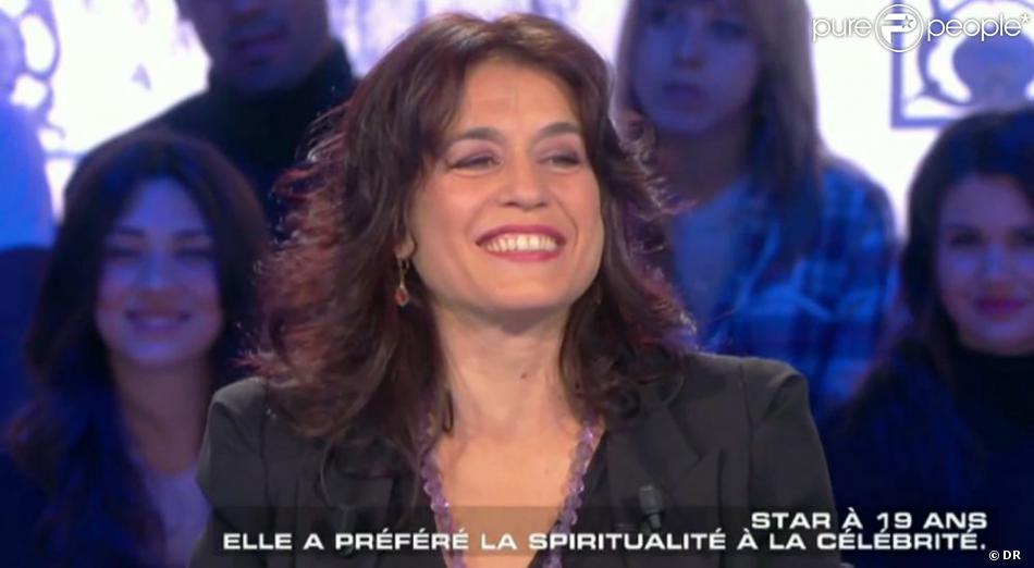 Myriam Szabo dans  Salut Les Terriens !  sur Canal +, le 25 février 2012.