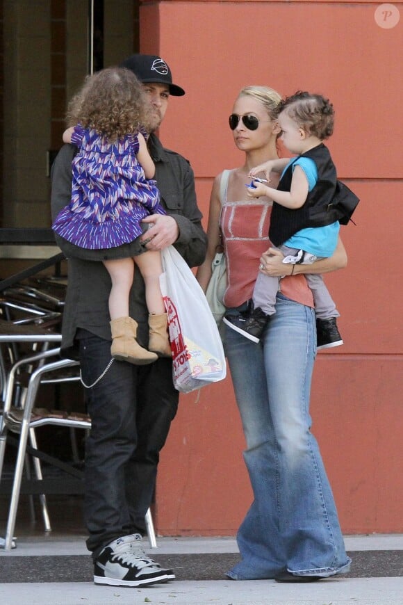 Nicole Richie en famille avec Joel Madden et leurs deux enfants 