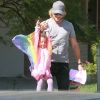 Gabriel Aubry et sa fille Nahla à la sortie de l'école, à Los Angeles le 2 mars 2012.