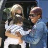 Rachel Zoe arrive dans un parc de Los Angeles avec son fils Skyler, le 3 mars 2012.