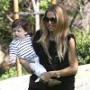 Rachel Zoe dans un parc de Los Angeles avec son fils Skyler, le 3 mars 2012.