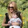Rachel Zoe dans un parc de Los Angeles avec son fils Skyler, le 3 mars 2012.