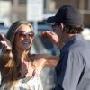 Charlie Sheen et Denise Richards se font un gros câlin au moment de se quitter, à Los Angeles, le 4 mars 2012.