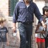 Shiloh, Zahara et Maddox, les enfants de Brad Pitt et Angelina Jolie, avec leur nounou et garde du corps à la Nouvelle-Orléans le 7 mars 2012