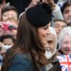 La reine Elizabeth II et la duchesse de Cambridge s'offrent un bain de foule à Leicester, le 8 mars 2012