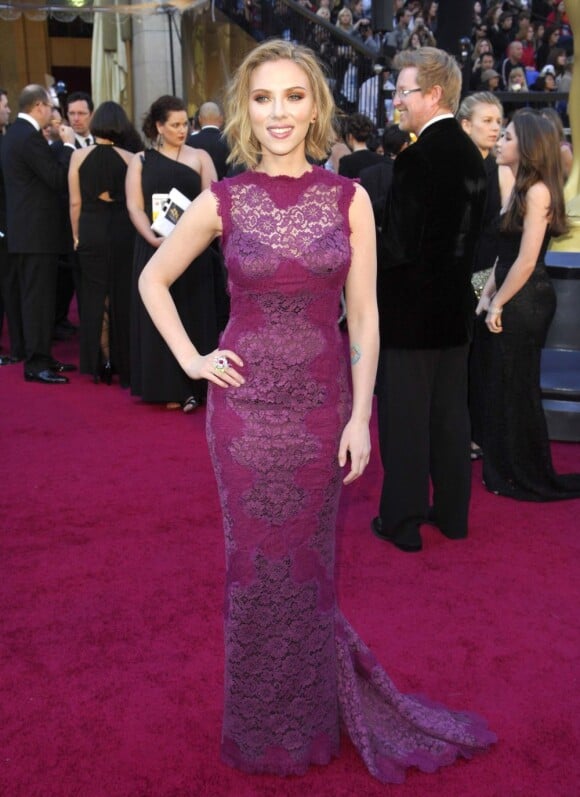 Photo : Scarlett Johansson fait comme toutes les stars hollywoodiennes en  se servant de sa gaine Spanx - Purepeople