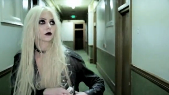 Taylor Momsen : Trash, grunge, gothique, extrême dans son clip My Medicine