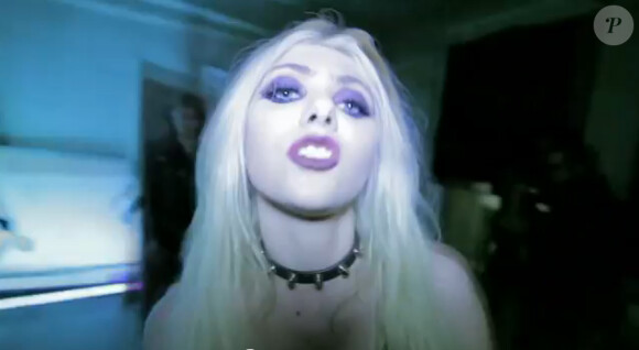 Taylor Momsen, dans le clip de My Medicine