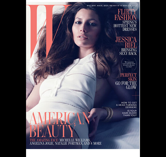 Jessica Biel, habillée d'un maillot une-pièce Louis Vuitton sur la couverture du magazine W d'avril 2012.